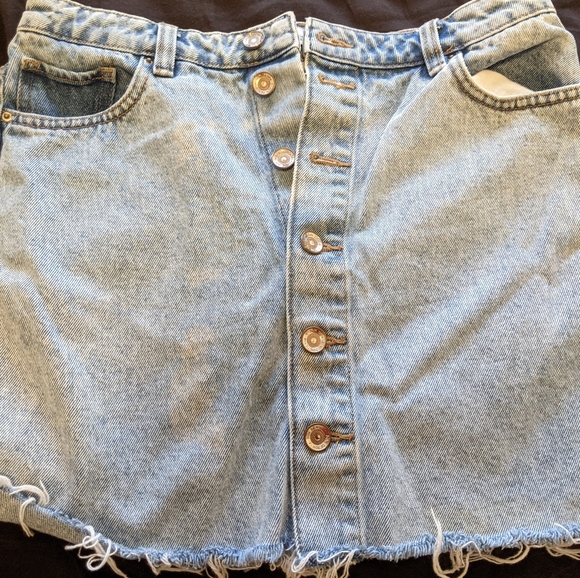 Zara Denim Skirt - Picture 2 of 4